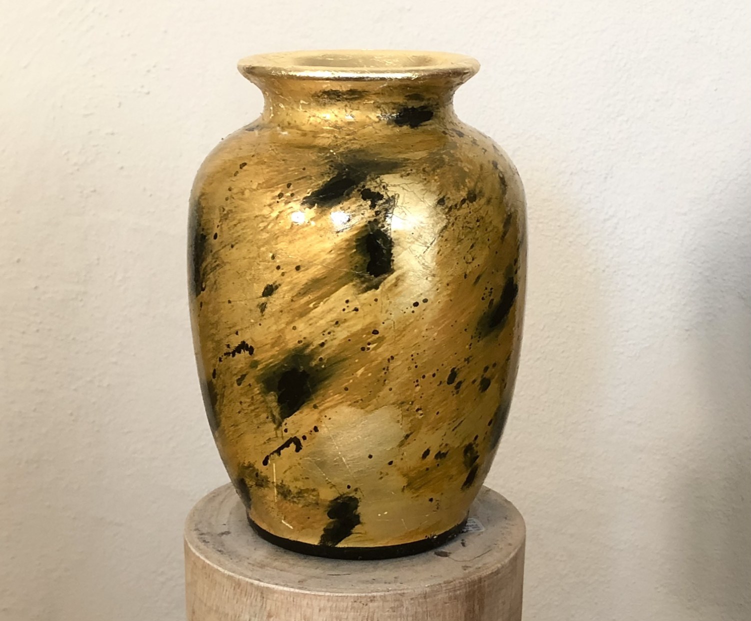 Vase mit Blattgold