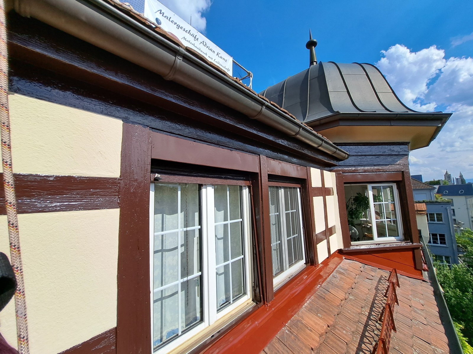 Fensterfront eines Riegelhauses